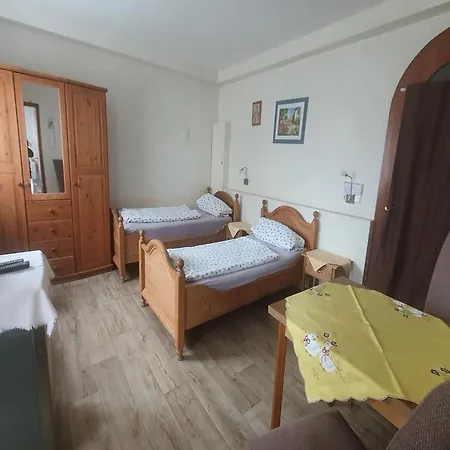 Apartment Mit Eigener Terrasse In Homberg, Cleaning Included Rodemann