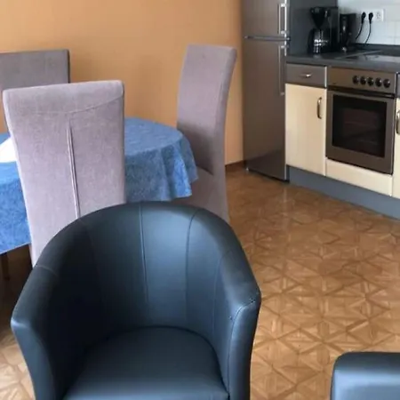 Apartment Mit Eigener Terrasse In Homberg, Cleaning Included
